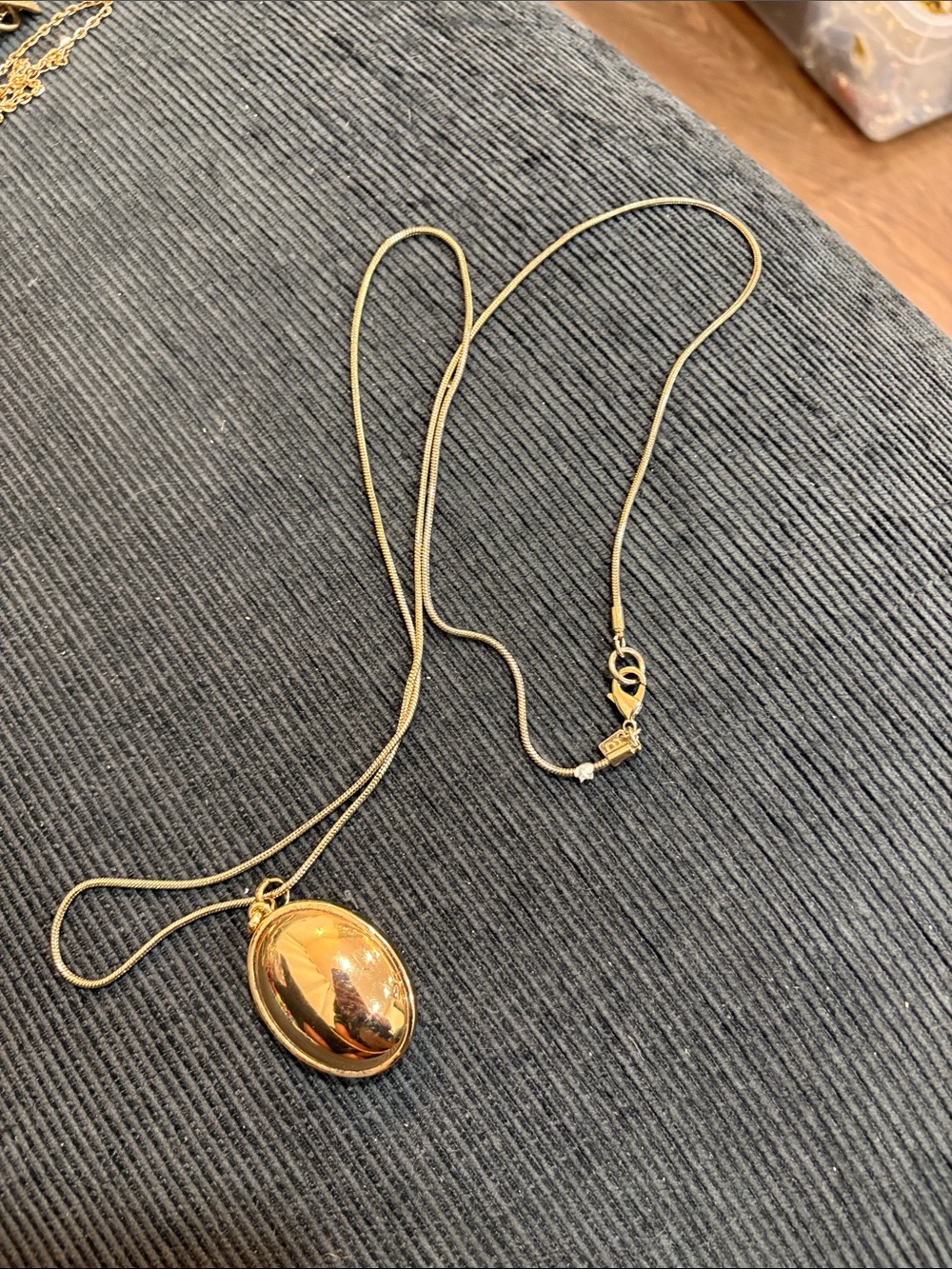 18-Gold Oval Locket Necklace - Women Jewelry